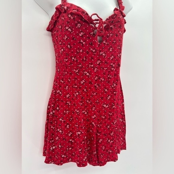 Boohoo Red Ditsy Floral Playsuit Size 10 - Picture 1 of 9
